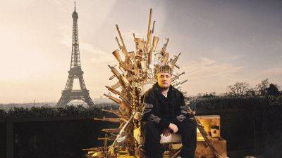 Rich Stanton - French Counter-Strike team re-sign star French player, celebrate by sticking him on a golden gun-throne in front of the Eiffel Tower because they're French - pcgamer.com - France - county Major