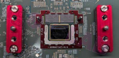 Hassan Mujtaba - Intel Lunar Lake-MX CPU Pictured On Reference Platform: 8 CPU Cores, 8 Arc GPU Cores, On-Package LPDDR5x Memory - wccftech.com