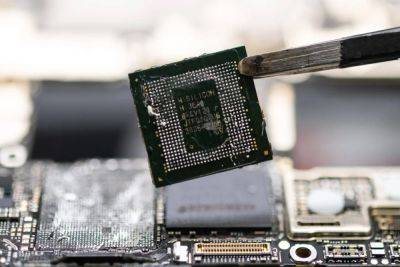 Huawei Is Reportedly Building A $1.66 Billion Semiconductor R&D Plant, And Has Hired Engineers From ASML To Make This Possible