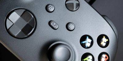 J Brodie Shirey - Xbox Reveals Nocturnal Vapor Controller - gamerant.com - Reveals