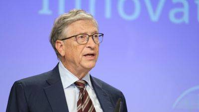 Omar Sohail - Bill Gates - Bill Gates Predicted 19 Years Ago Today That Apple Cannot Sustain The Success Of The iPod Thanks To The Inevitable Entry Of Smartphones - wccftech.com - Germany