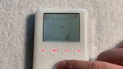 Lawrence Bonk - Apple built a Tetris clone for the iPod but never released it - engadget.com