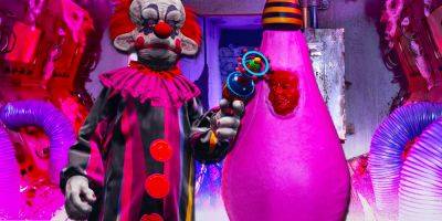 How To Rescue (& Revive) Players In Killer Klowns From Outer Space - screenrant.com